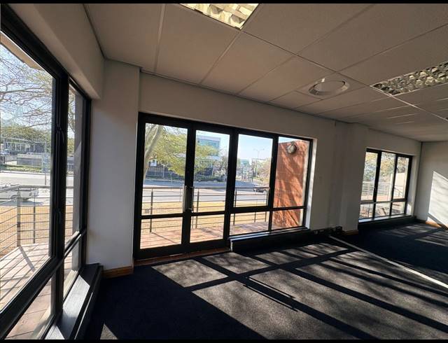 347M² OFFICE TO LET IN MAGALIESSIG